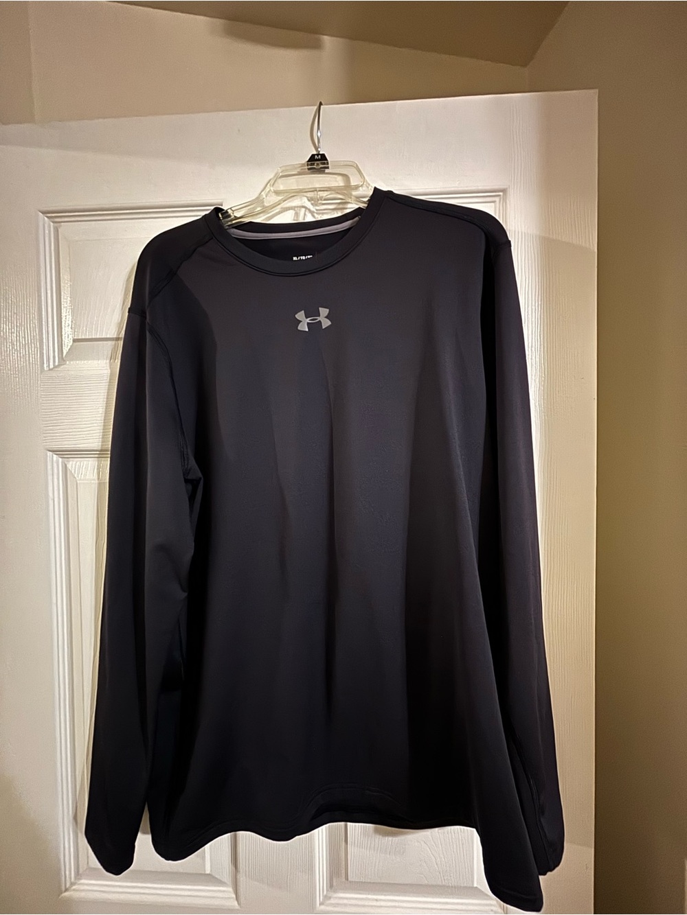 Under Armour Black Long-Sleeve Crew Performance Shirt